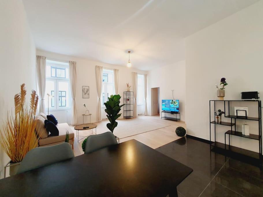 Savoir Vivre Apartments Rosinagasse Вена Экстерьер фото